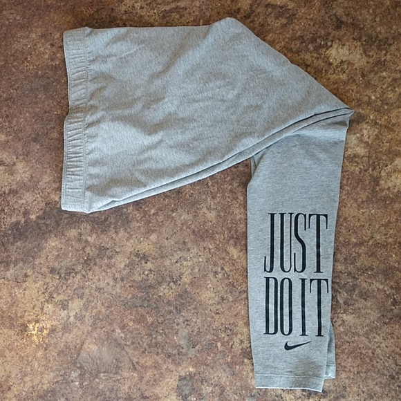 Nike 7/8 legging NWOT Small - Picture 2 of 5